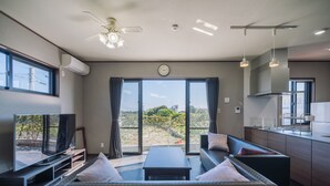 Villa exclusiva, 3 habitaciones, cocina, vistas al jardín | Vistas a la colina