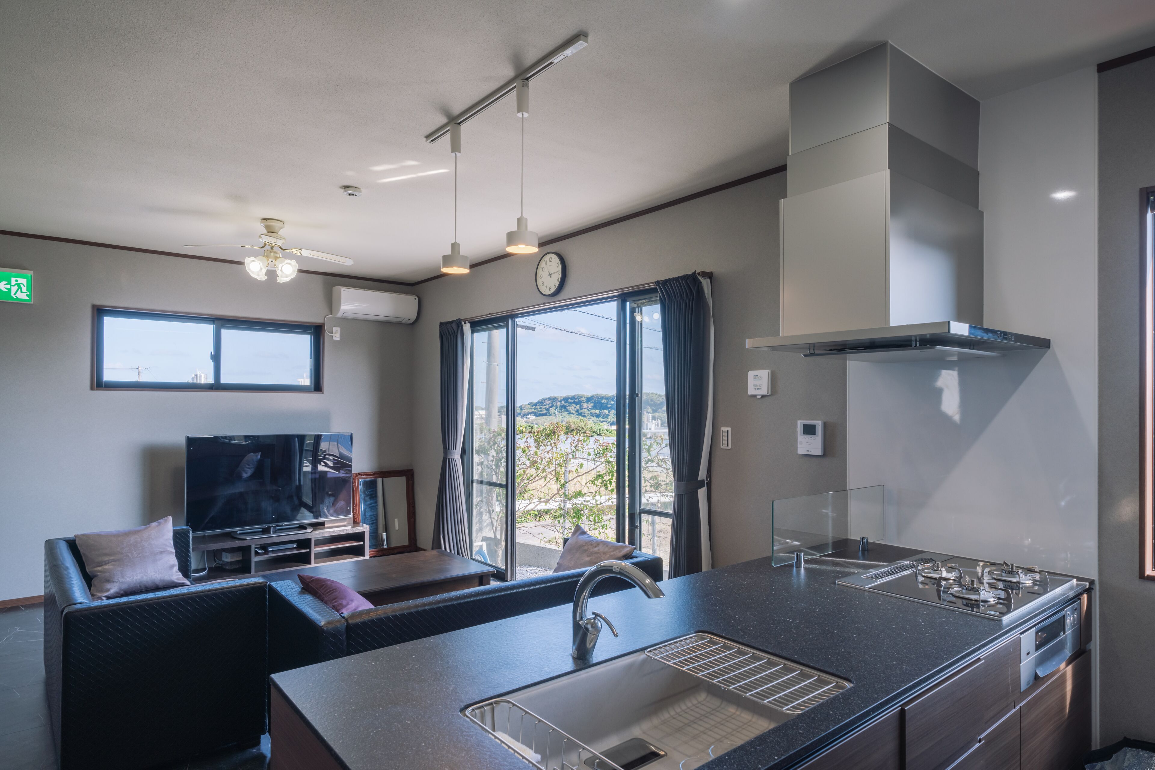 Villa Exclusive, 3 chambres, cuisine, vue jardin | Coin séjour | Télévision LCD de 50 pouces avec chaînes numériques, Netflix