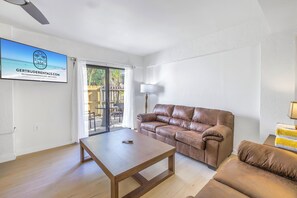 Smart TV, offices - Gertrude's Siesta | 8-steps to Beach Path! 4-min Dining & Music! Low Price (Siesta Key)