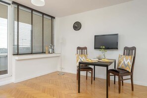 Dining - Spacious Studio in the Center | Balcony and City View (Katowice)