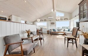 Smart TV, fireplace - 4 bedroom gorgeous home in Ebeltoft (Ebeltoft)