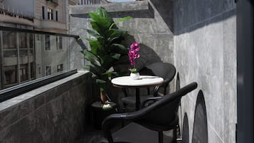 Elite-Zimmer, Stadtblick | Terrasse/Patio