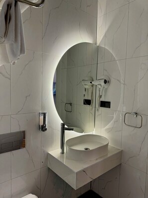 Comfort Room, City View | Bathroom | Shower, hydromassage showerhead, hair dryer, bathrobes - The Aramis Galata Hotel (Istanbul)