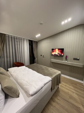 Elite Room, City View | Premium bedding, down comforters, memory foam beds, in-room safe - The Aramis Galata Hotel (Istanbul)