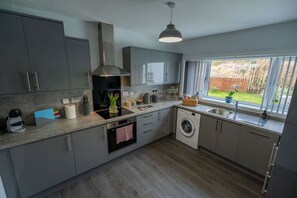 Frigorifero, microonde, forno, lavastoviglie