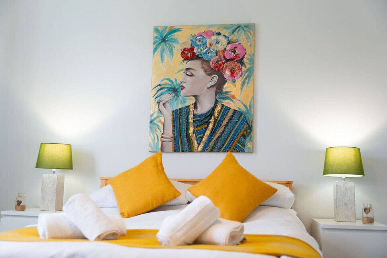 Travel crib, WiFi, bed sheets