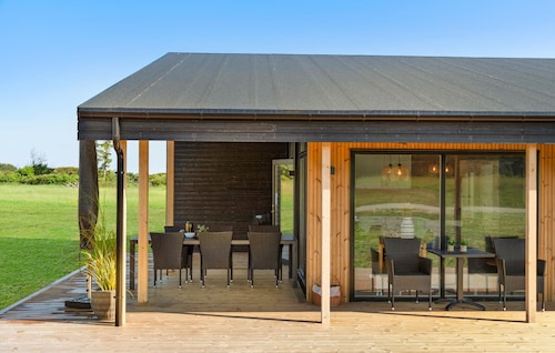 Stunning home in Hjørring with WiFi