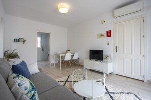 TV - Apartment with 2 bedrooms in an urbanization with a swimming pool! (Torrevieja)