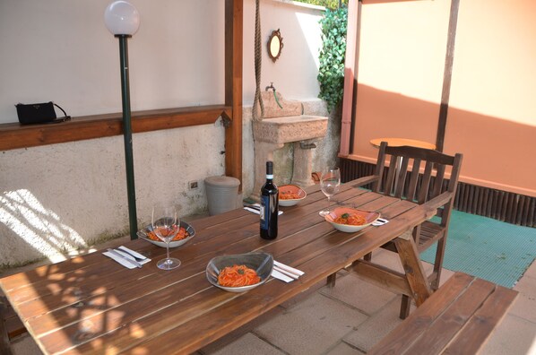 Outdoor dining - 2 Bedroom Apartment in Torvaianica (Torvaianica)