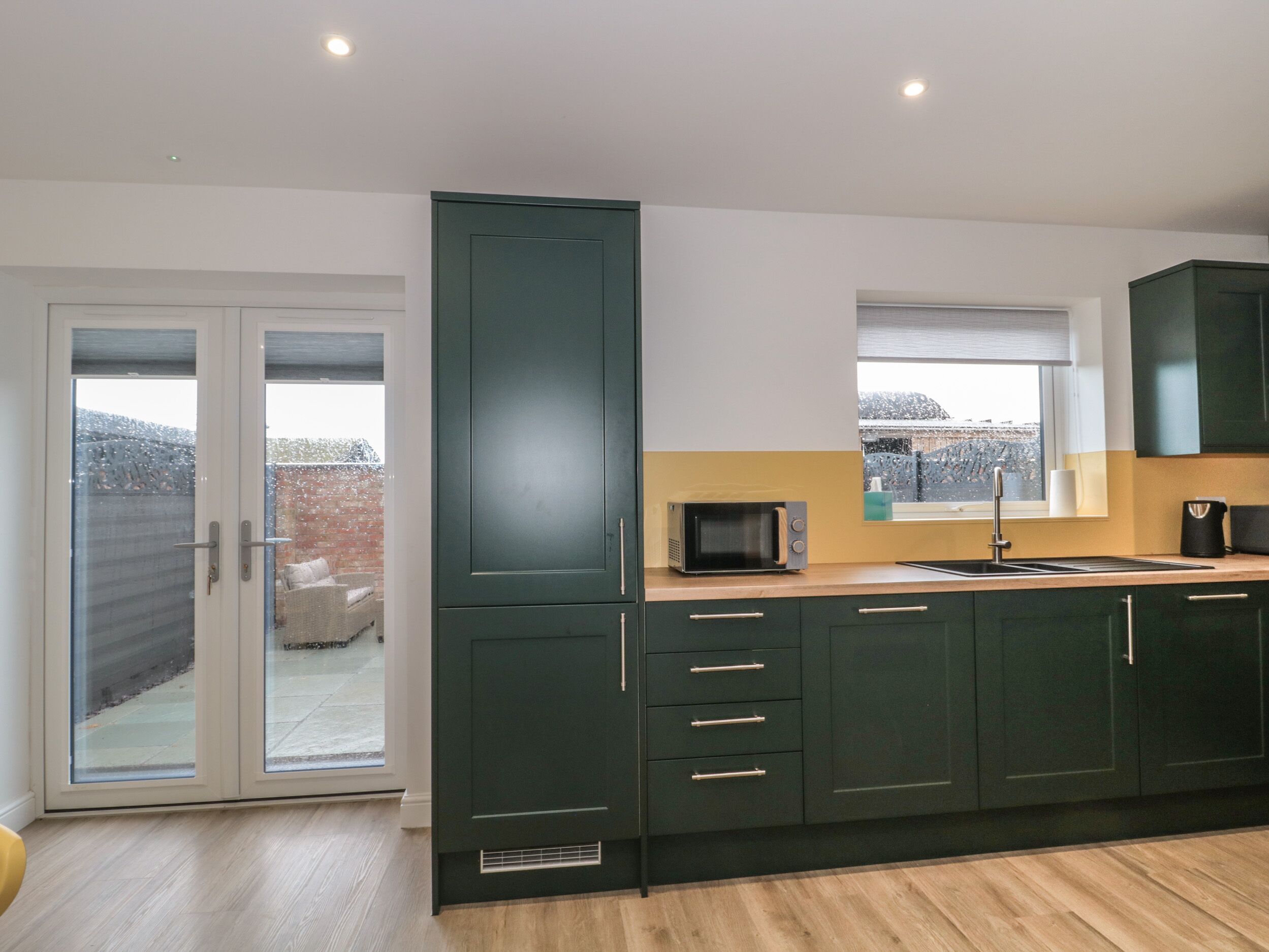 Lavavajillas, tetera/pava eléctrica, utensilios de cocina