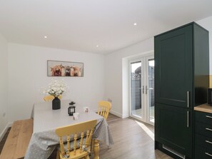 Cottage | Dining