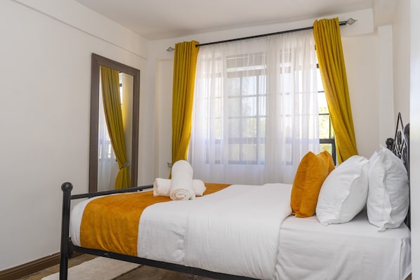 5 bedrooms, iron/ironing board, WiFi, bed sheets