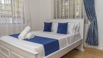 5 quartos, ferros/tábuas de passar roupa, Wi-Fi, roupa de cama