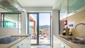 Coffee/tea maker, fridge, microwave, oven