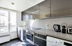 Kühlschrank, Ofen, Herdplatte, Geschirrspüler