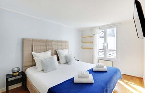 2 bedrooms, iron/ironing board, travel cot, WiFi - A Sumptuous 2-BR in Champs-Elysées (Paris)