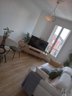 TV - Appartement la Paix (Colombes)