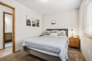 6 slaapkamers, een strijkplank/strijkijzer, gratis wifi, beddengoed