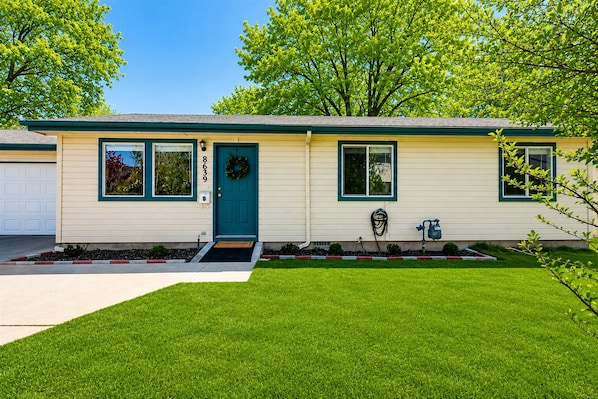 Exterior - Two Adjacent Apartments for Large Groups (3539) (Boise)