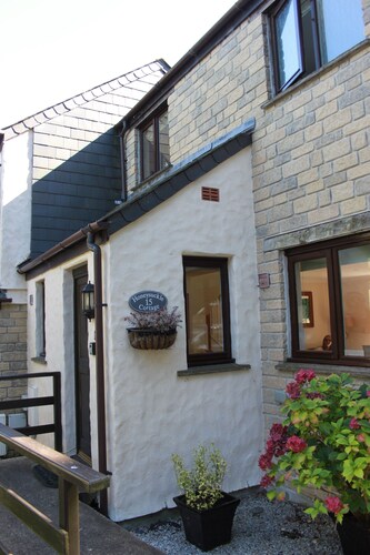 beautifully presented, well equipped, 2 bed cottage close to the sea.  