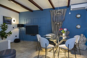 Dining - Villa Nauta feel the stunning peaceful and beauty of the amazing island Peljesac (Lovište)