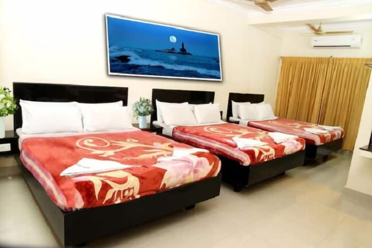 CLUB THREE BEDDED AC