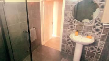 Dusche, Handtücher, Toilettenpapier