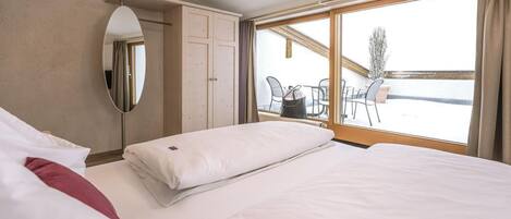 1 bedroom, in-room safe, travel cot, WiFi