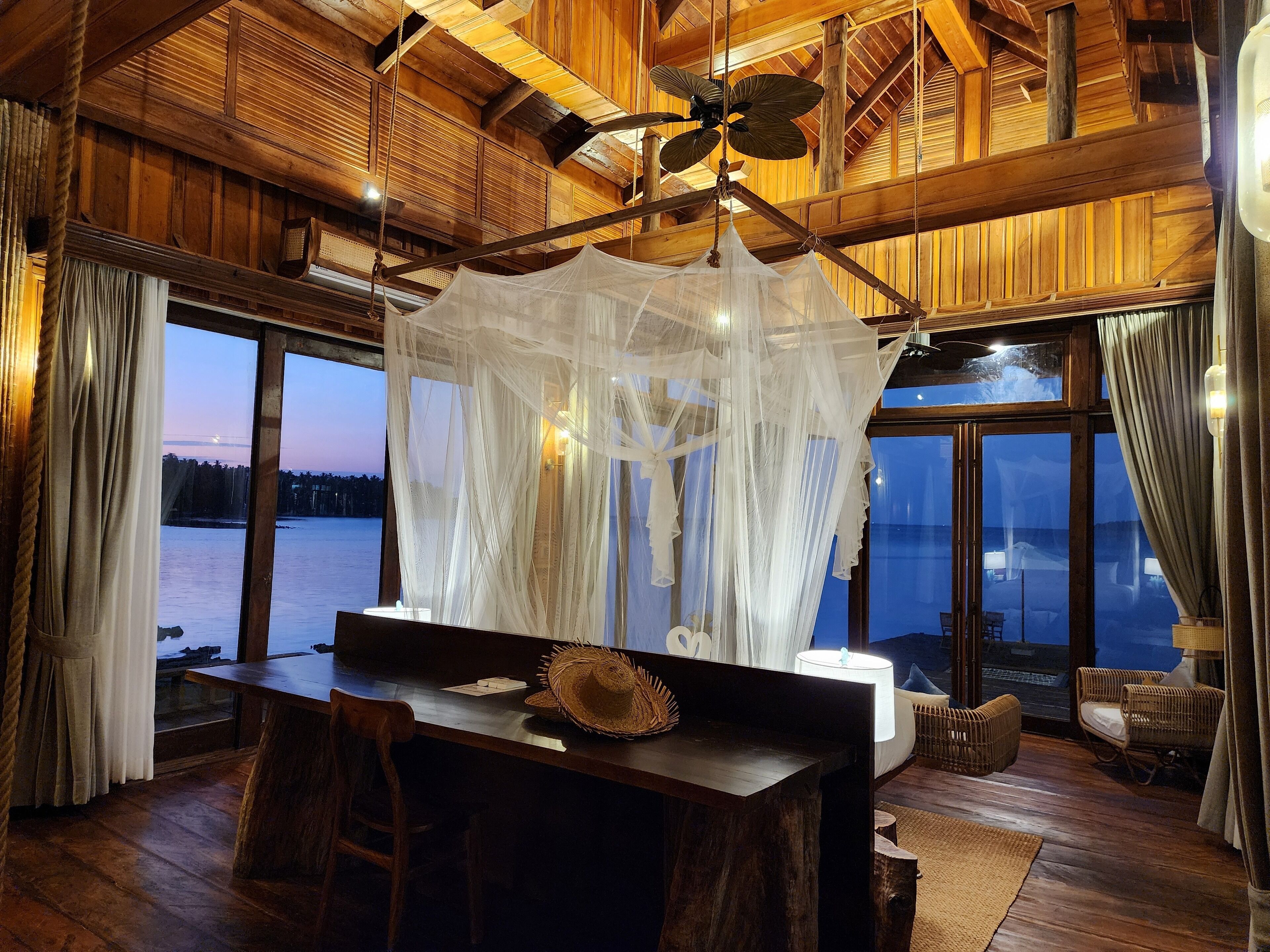 Over Water Family Suites Three Units | Safe på rommet, blendingsgardiner, lydisolert og strykejern/-brett