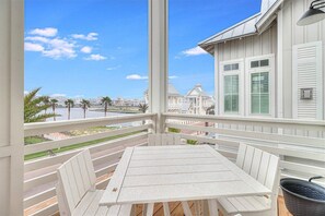 Outdoor dining - Pet-Friendly, Pool-Side Beach Home@Cinnamon Shore W/20+ Resort-Like Amenities (Port Aransas)