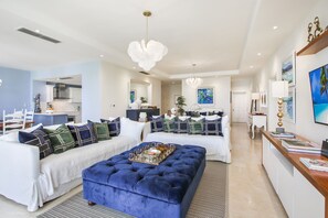 TV - AQM Beachfront Oasis: 3BDR @ Api Beach, Cap Cana!
 (Punta Cana)