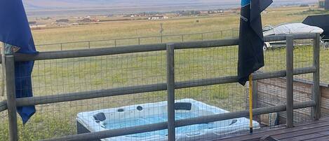 Banyera d'hidromassatge a l'aire lliure