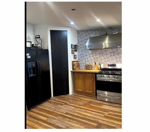 Oven, stovetop, dishwasher, coffee/tea maker