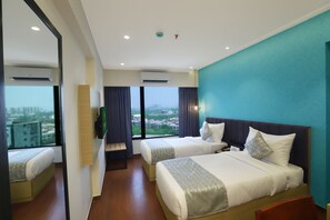 1 bedroom, Egyptian cotton sheets, premium bedding, memory-foam beds - Aralia - A Business Hotel MIDC (Mumbai)