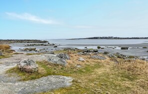 Nær stranden og fisking
