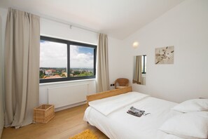 3 dormitorios, tabla de planchar con plancha, wifi gratis y ropa de cama