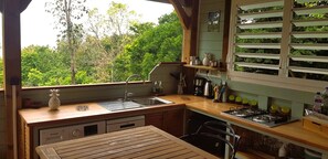 Mikrovågsugn, ugn och diskmaskin