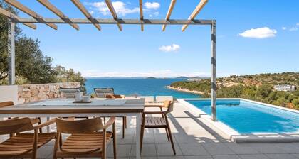 3 bedroom lovely home in Murter