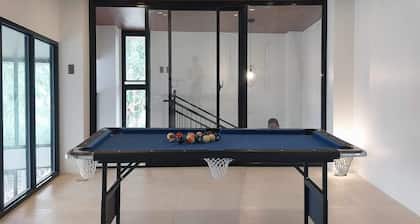 Lukali Staycation, 2level, 3BR, 2baths,WIFI,mini gym,billiard table,plunge pool.
