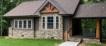 Viognier-Newly Constructed Cottage at Jones von Drehle with Master Suite