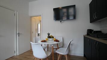 Apartment | Dining