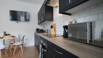 Apartment | Private kitchen | Fridge, microwave, oven, stovetop
