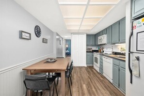 Dining - Century One-2 Bed, 2 Bath Ocean Front with Indoor Pool! (Ocean City)