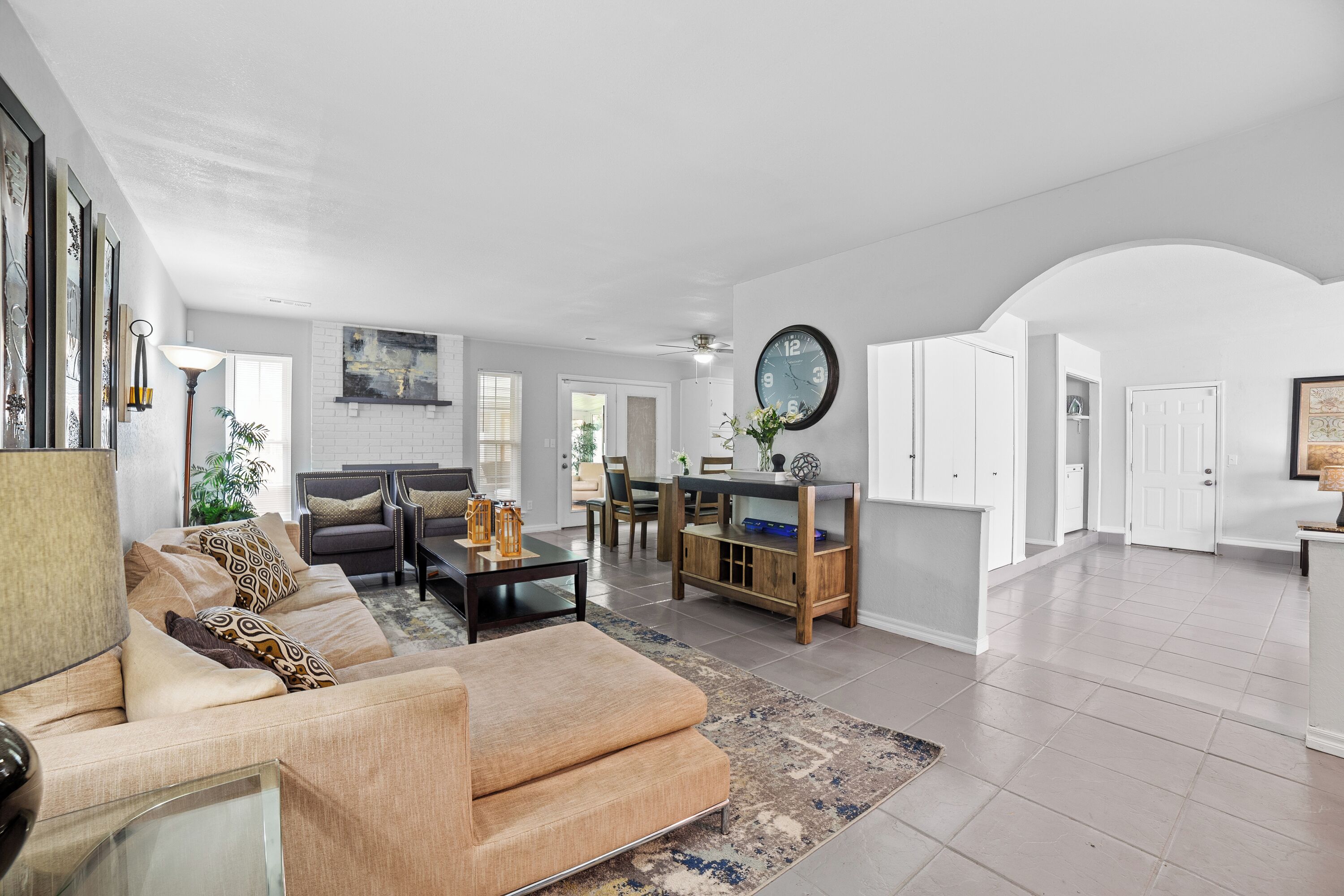 Smart TV, DVD player, books