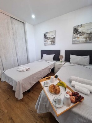 2 sovrum, värdeförvaringsskåp på rummet och strykjärn/strykbräda