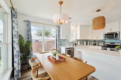 Tranquil Lakeside Escape, 2 Bedrooms, Patio, Views