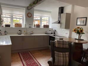 Apartment | Private kitchen | Fridge, microwave, oven, stovetop - Brewers Den a Beautiful 1-bed Apartment in Masham (Ripon)