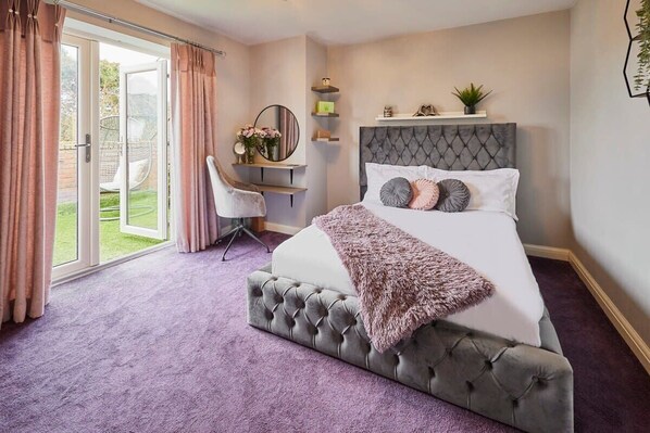 4 bedrooms, bed sheets