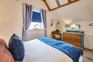 2 bedrooms, desk, iron/ironing board, WiFi - Host & Stay | The Snug (Hunmanby)