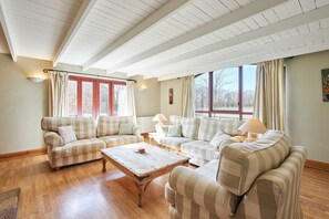 TV, fireplace, DVD player, offices